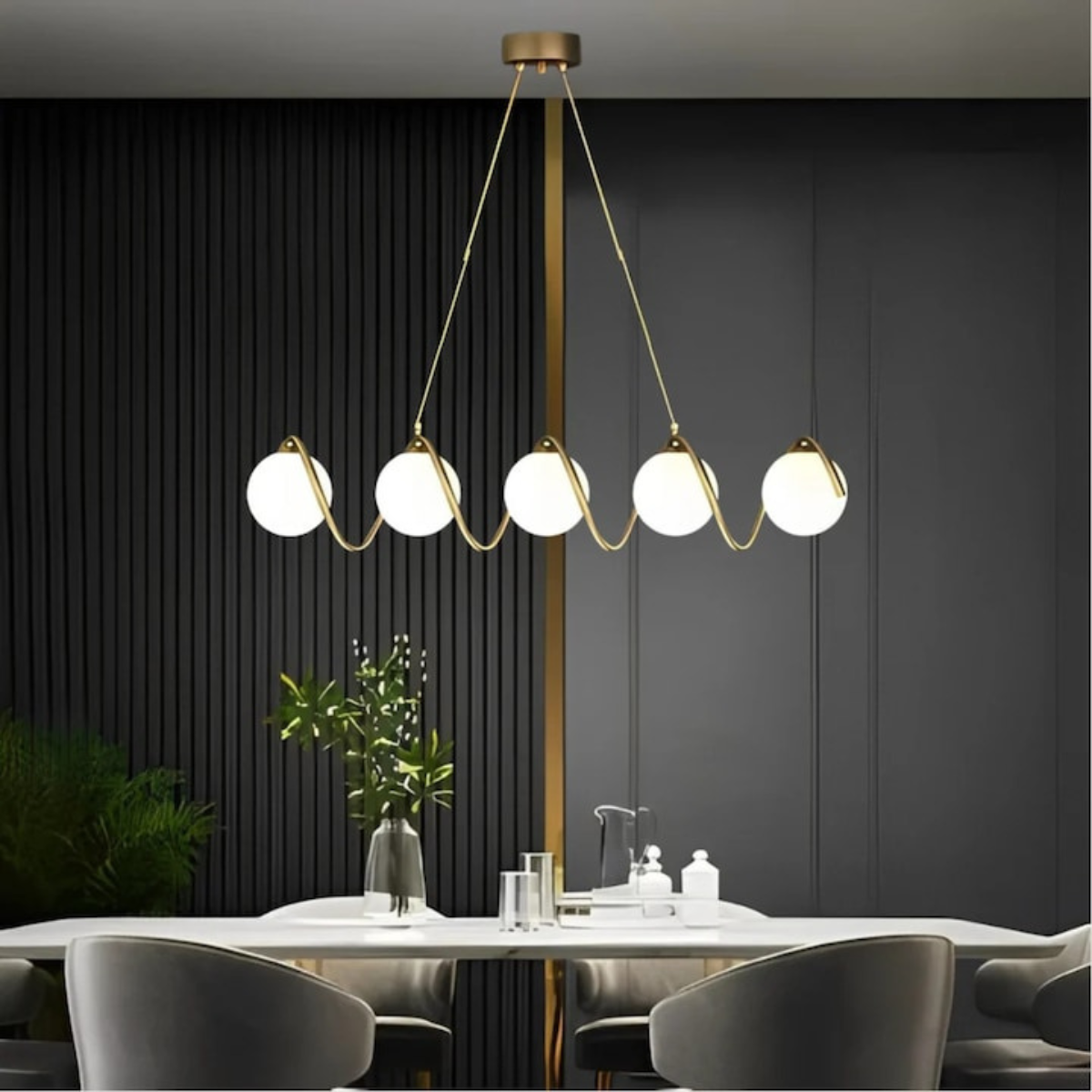 Lustră suspendată cu 5 globuri, aurie, soclu E27, 90 x 15 x 100 cm