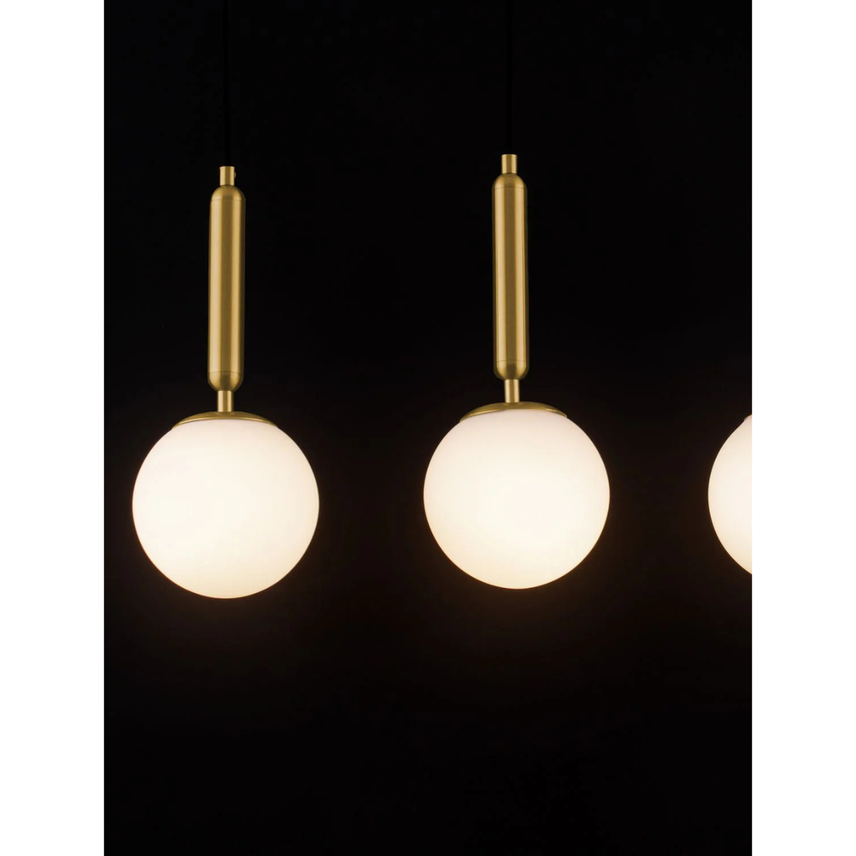 Lustră cu 3 globuri albe mate, soclu E27, 60 W, 60 x 15 x 100 cm