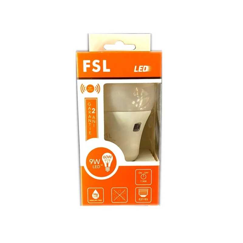 Bec LED E27 cu senzor de lumină, 820 lm, 6500 K, alb rece