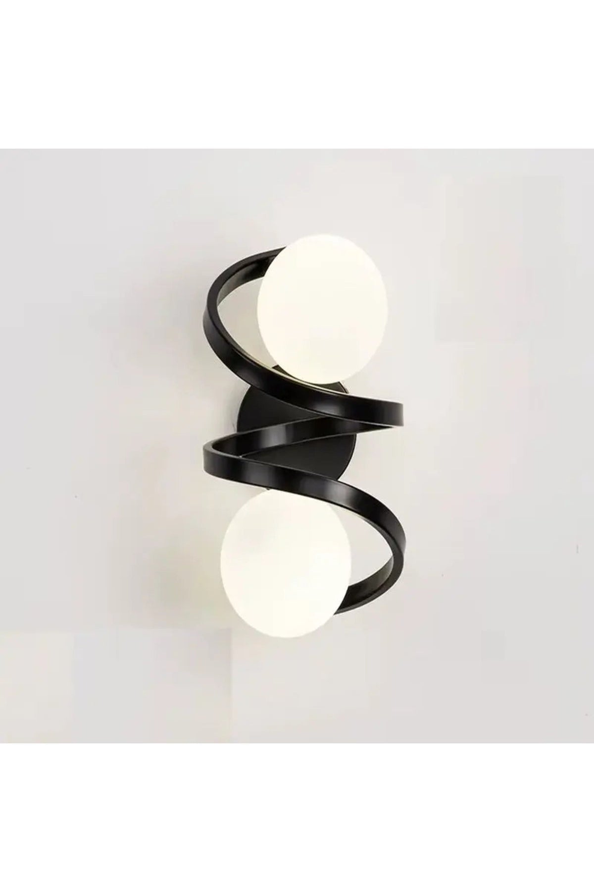 Plafonieră/aplică spiralată neagră cu 2 globuri opale, E27