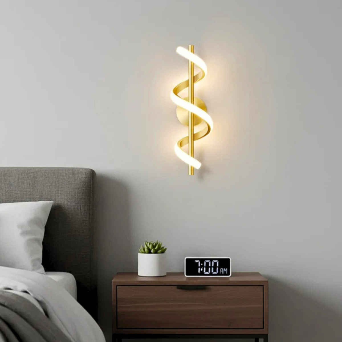 Aplică LED spiralată aurie, 15 W, 800 lm, 3 temperaturi de culoare