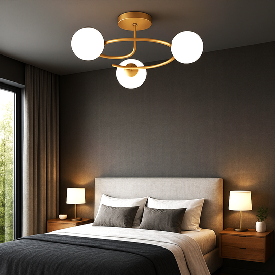 Lustră aurie cu 3 lumini pentru living, dormitor sau birou