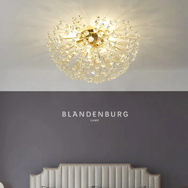 Candelabru de plafon auriu cu cristale, design păpădie