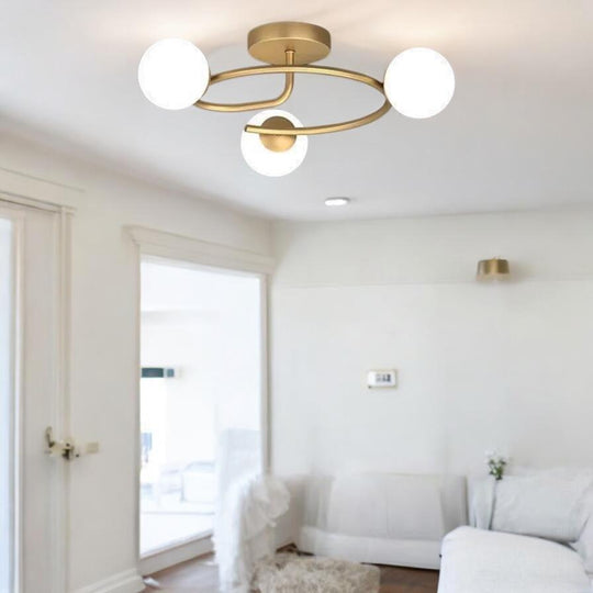 Lustră aurie cu 3 lumini pentru living, dormitor sau birou
