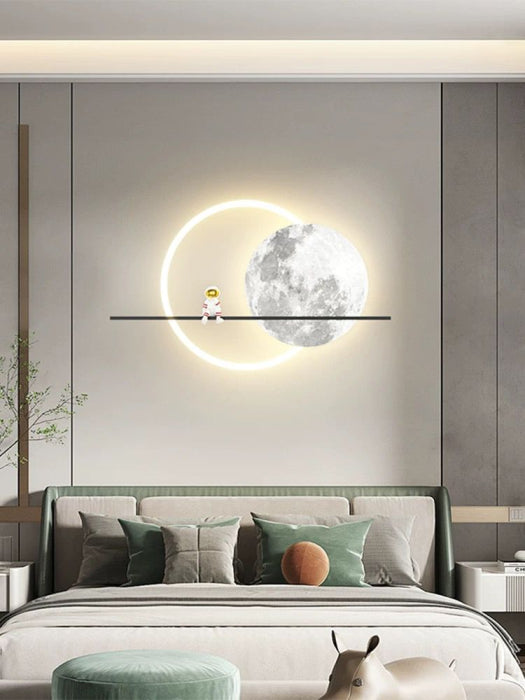 Aplică și ornament de perete model 2557, astronaut cu lună și cerc luminos LED, 50 cm