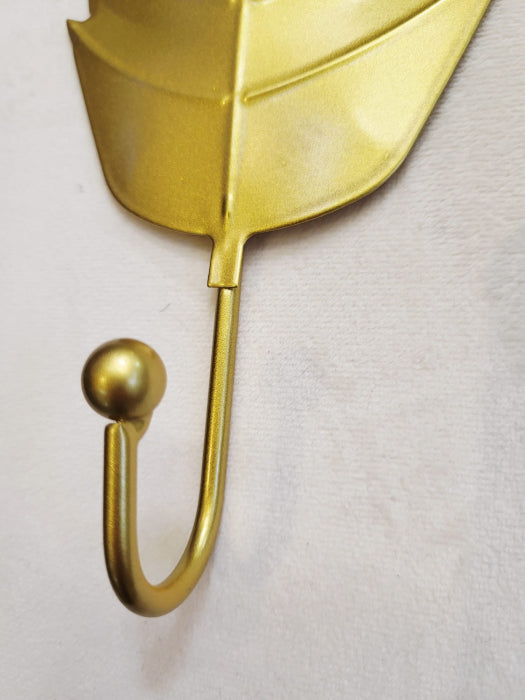 Cuier metalic model 024 auriu, design frunză stilizată, modern și elegant