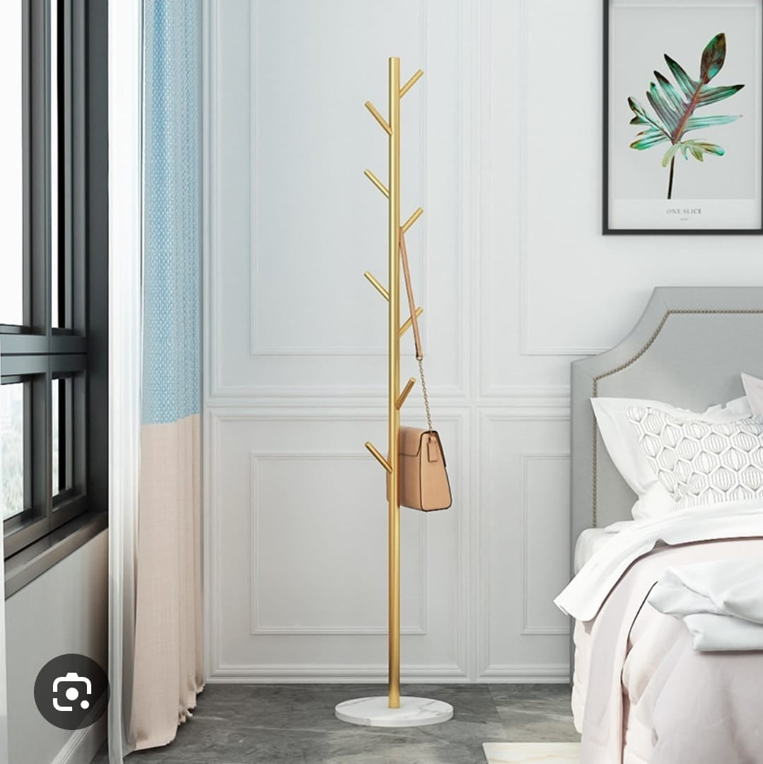 Cuier vertical metal auriu cu bază piatră albă, 8 cârlige, 170 cm