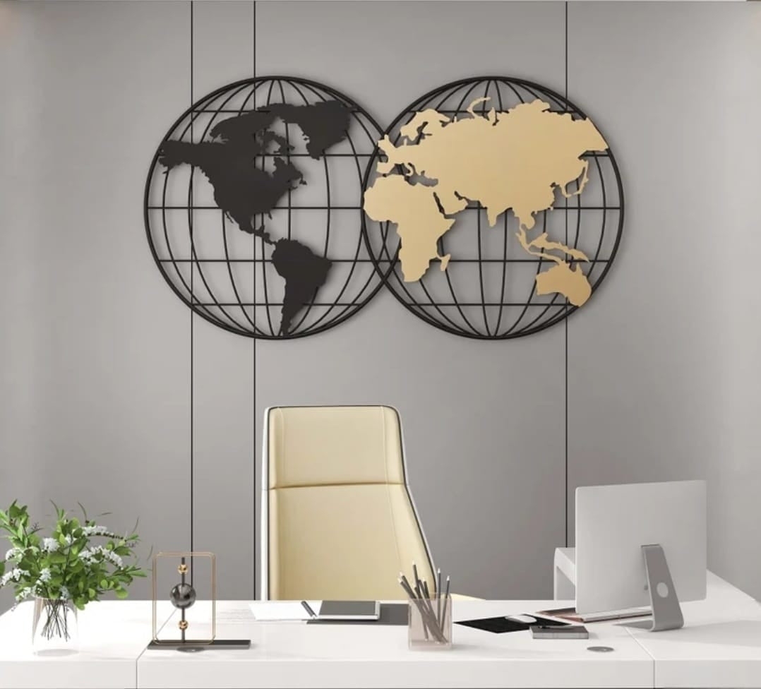 Decor de Perete Hartă a Lumii Modernă, Metal Negru și Auriu, Design Geometric, 110×60 cm