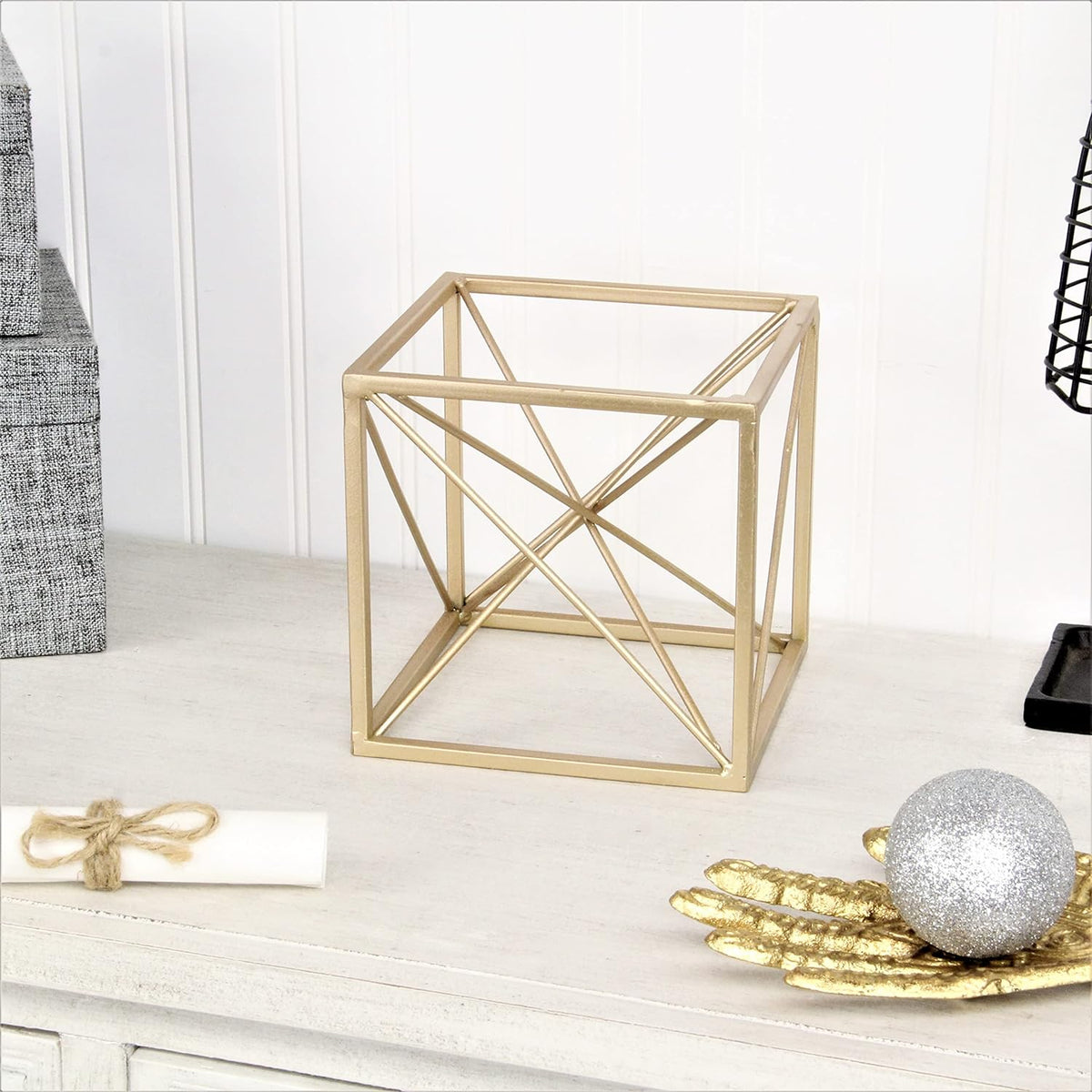 Decorațiune 080 cub geometric din metal – auriu, modern și sofisticat
