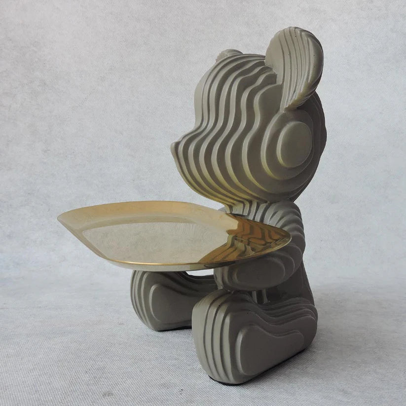 Decoratiune XL 009 ursuleț cu tavă aurie – elegantă și funcțională