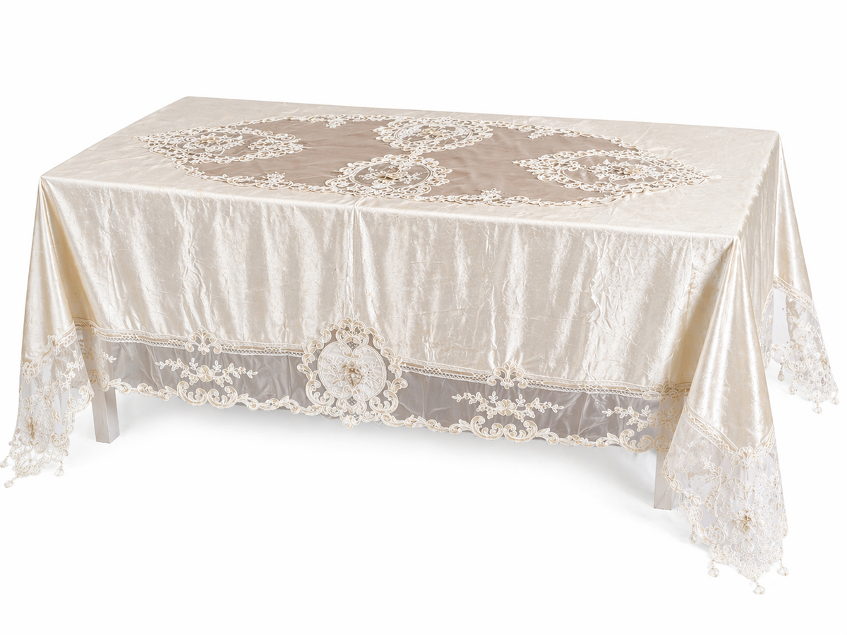 Față de masă 7788 crem catifea cu dantelă brodată și cristale decorative 180x270 cm