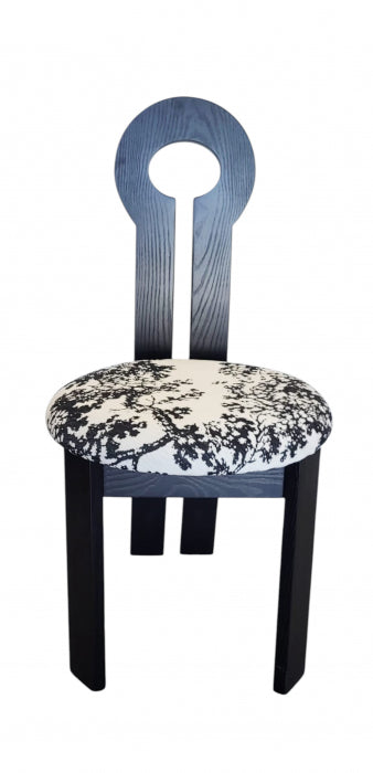Scaun D35 negru cu șezut buretat alb cu model negru – design modern și confortabil