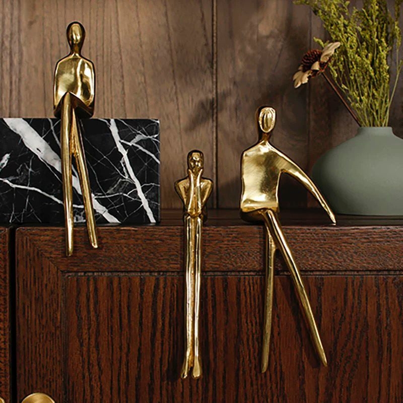Statuetă decorativă metal auriu lucios, design abstract siluetă umană