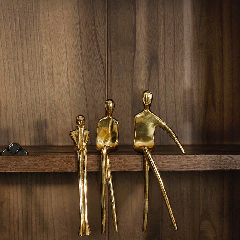 Statuetă decorativă metal auriu lucios, design abstract siluetă umană