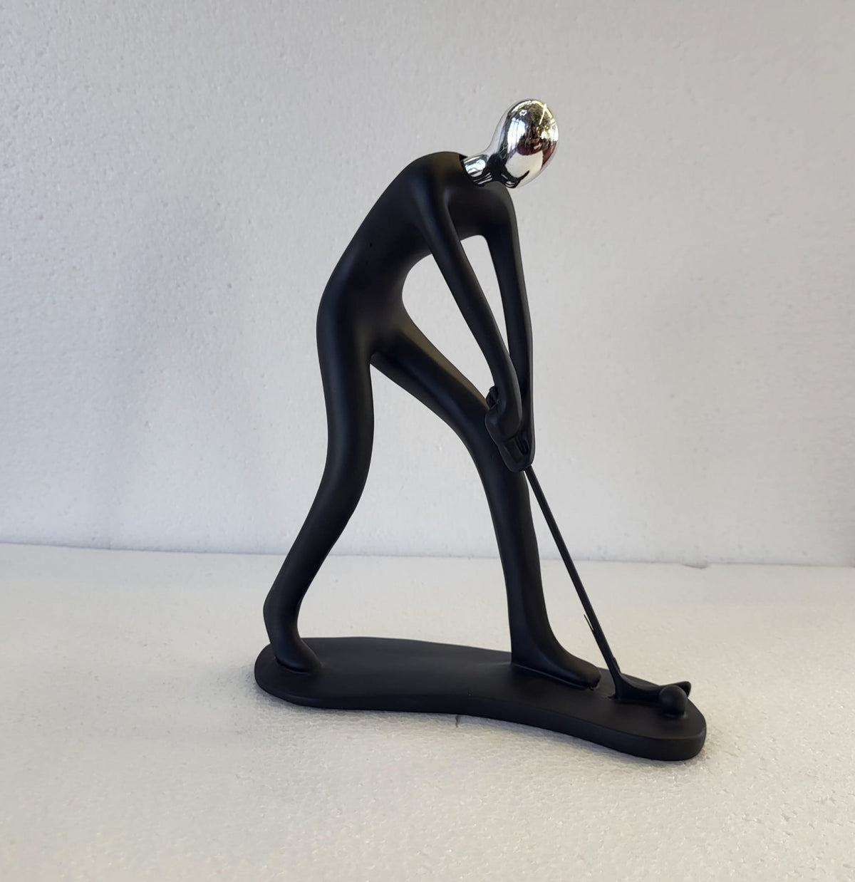 Statuetă decorativă modernă din rășină, negru mat
