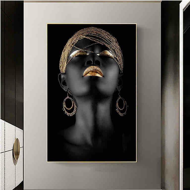Tablou decorativ 70x100 cm – Portret feminin cu buze și machiaj aurii
