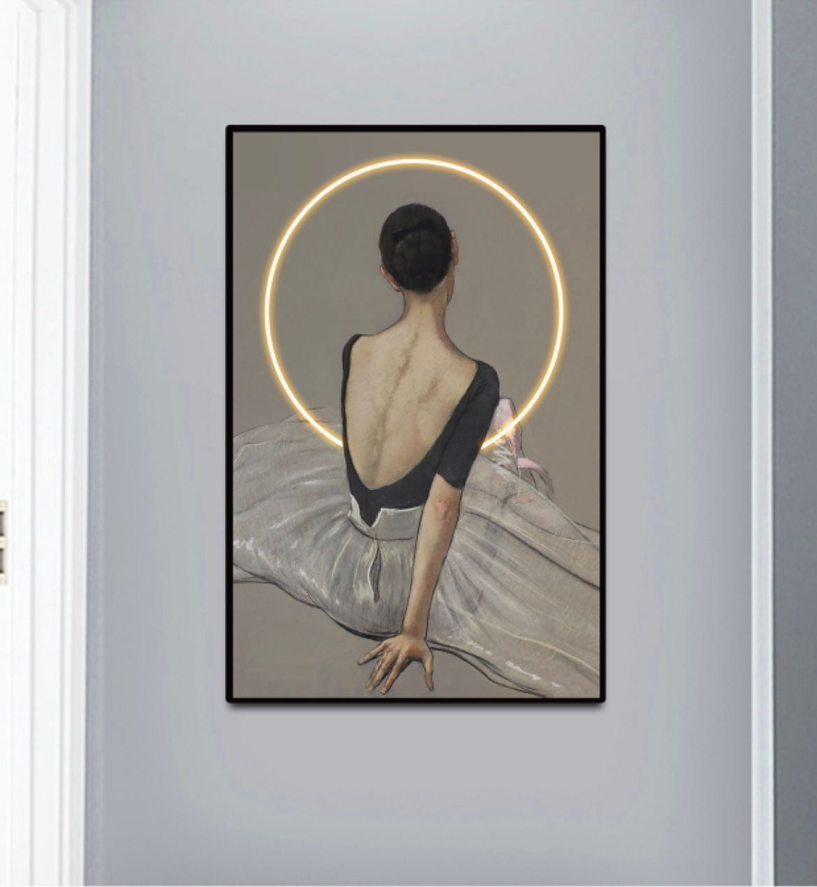 Tablou LED 80x120 cm – Balerină cu aură luminoasă, ramă neagră