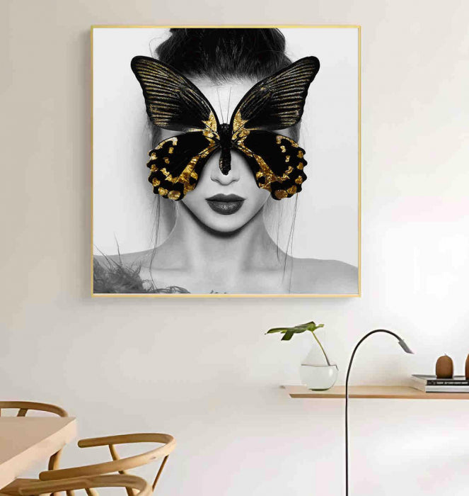 Tablou decorativ portret feminin 80x80 cm – Alb-negru cu fluture și accente aurii