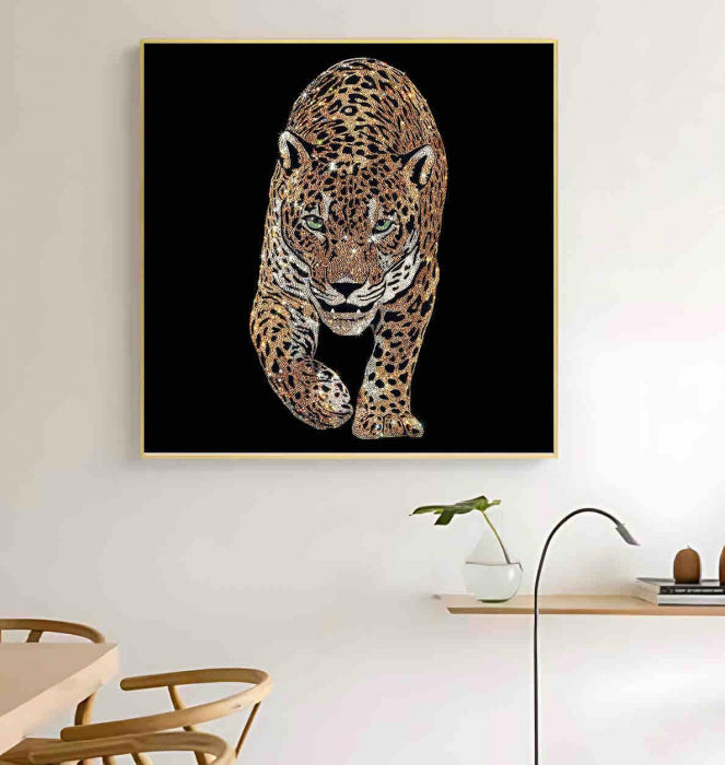 Tablou decorativ 80x80 cm – Tigru pe fundal negru cu ramă aurie